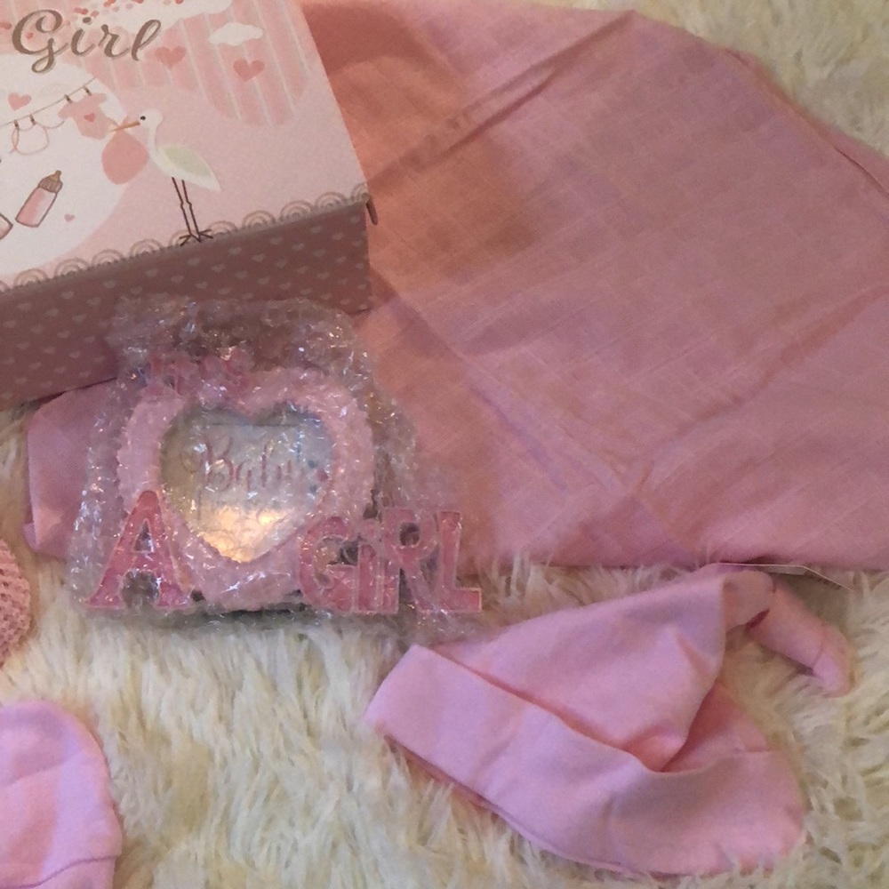 Baby girl gift set - Picture 3 of 3